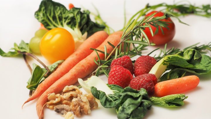 Zasady zdrowego odżywiania – o czym należy pamiętać układając dietę