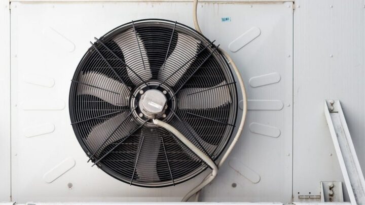 Jaką funkcję pełni wspornik klimatyzatora?