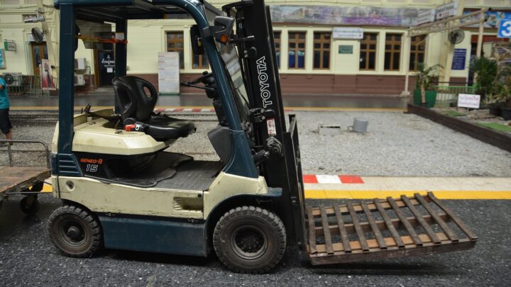 Naprawa silników wózków widłowych — jak wyglądają czynności serwisowe?