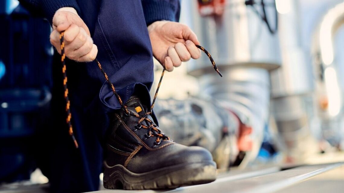 Jak dobrać odpowiednie obuwie ochronne do rodzaju wykonywanej pracy?