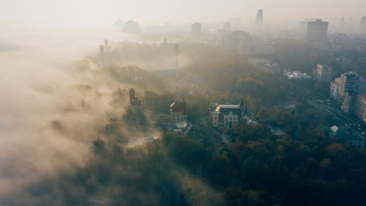 Antysmogowy sukces Tarnowa bez zakazów. Czy Kraków wybrał złą drogę?