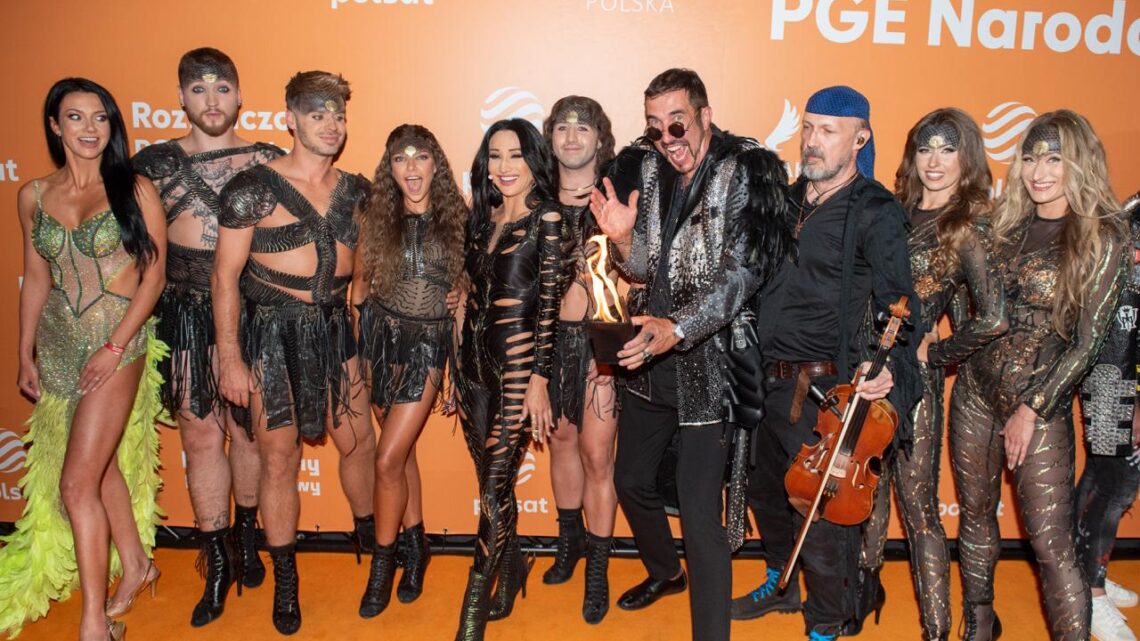 MAGIA I MUZYKA POŁĄCZYŁY SIŁY – JUSTYNA STECZKOWSKA LEWITUJĄCA NA PGE NARODOWYM DZIĘKI MARCINOWI MUSZYŃSKIEMU