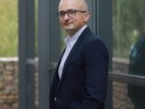 Smartfon w dłoni i… pogłębiające się kryzysy. Co dorośli przestali zauważać u dzieci?