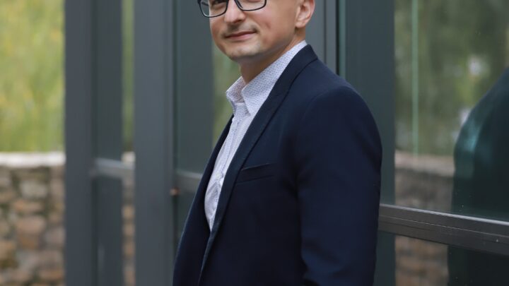 Smartfon w dłoni i… pogłębiające się kryzysy. Co dorośli przestali zauważać u dzieci?