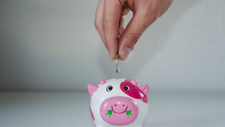 Jak dziś skutecznie oszczędzać? Czy konto oszczędnościowe wciąż wystarcza?