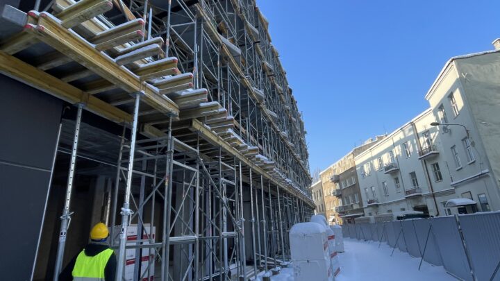 Zima nie dyktuje już warunków – Jak prefabrykacja zmienia oblicze nowoczesnego budownictwa?