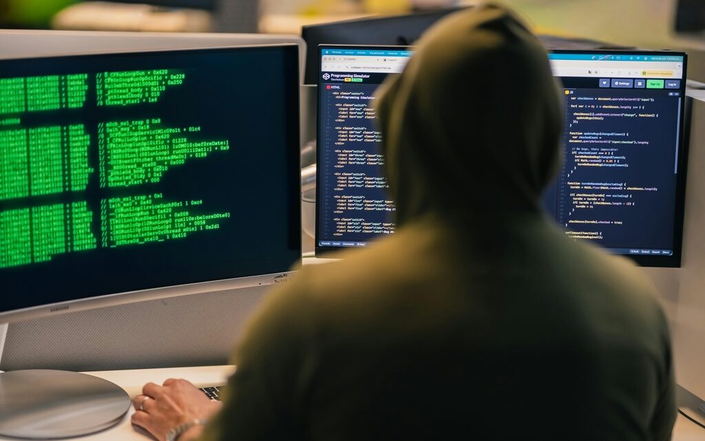 Fałszywy głos, prawdziwe straty. Nowa era cyberataków