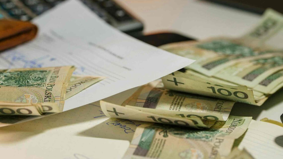 Alimenty w Polsce to miliardowy problem. System działa na papierze, ale przegrywa z rzeczywistością.