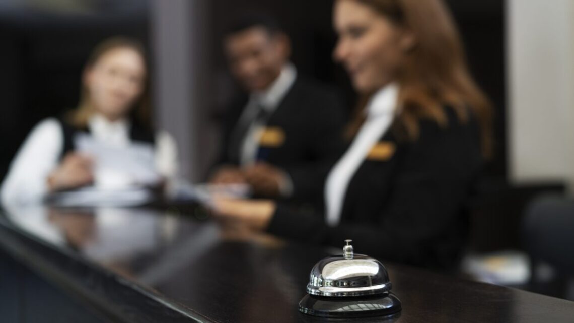 Kryzys w hotelarstwie? Tak. Oszczędności kosztem załogi? Nigdy