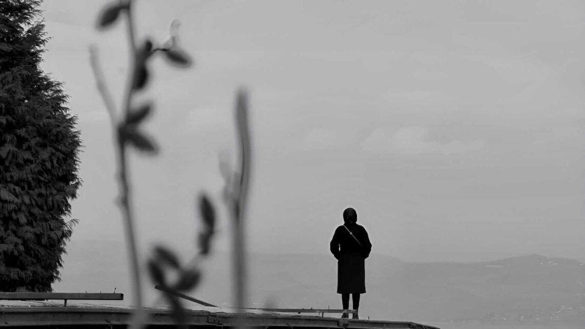 Samotność w tłumie. Dlaczego studenci czują się coraz bardziej samotni i jak temu zapobiec?