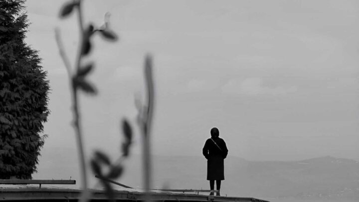 Samotność w tłumie. Dlaczego studenci czują się coraz bardziej samotni i jak temu zapobiec?