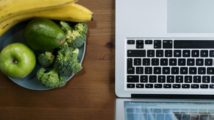 Zdrowy e-Commerce – Pierwszy raport e-Izby kompleksowo omawiający stan zdrowia menedżerów zarządzających najdynamiczniej rozwijającym się sektorem gospodarki.